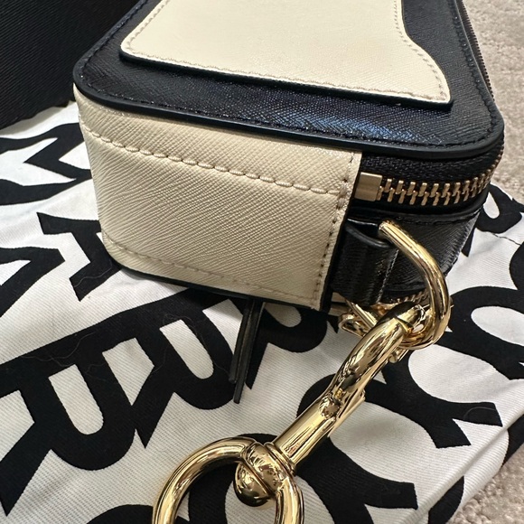 Marc Jacobs Cream and Black Crossbody Bag - Picture 5 of 8